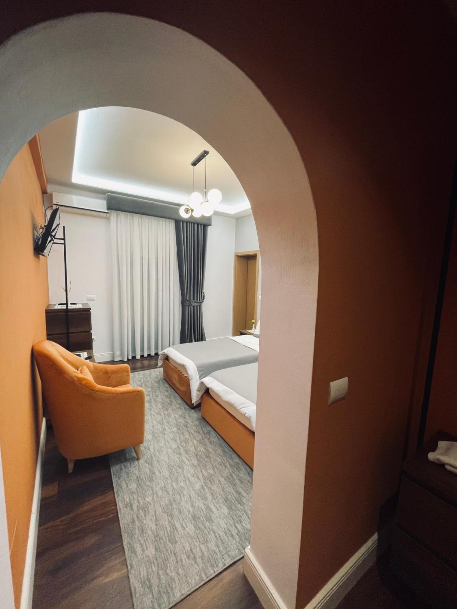 Garden Boutique Hotel Elbasan Luaran gambar